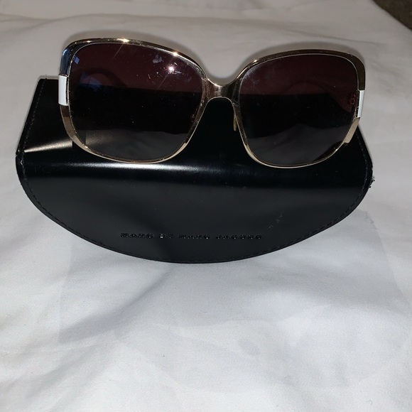 Gently Loved Marc by Marc Jacobs MMJ082/S Ladies Sunglasses White & Gold - Picture 5 of 6